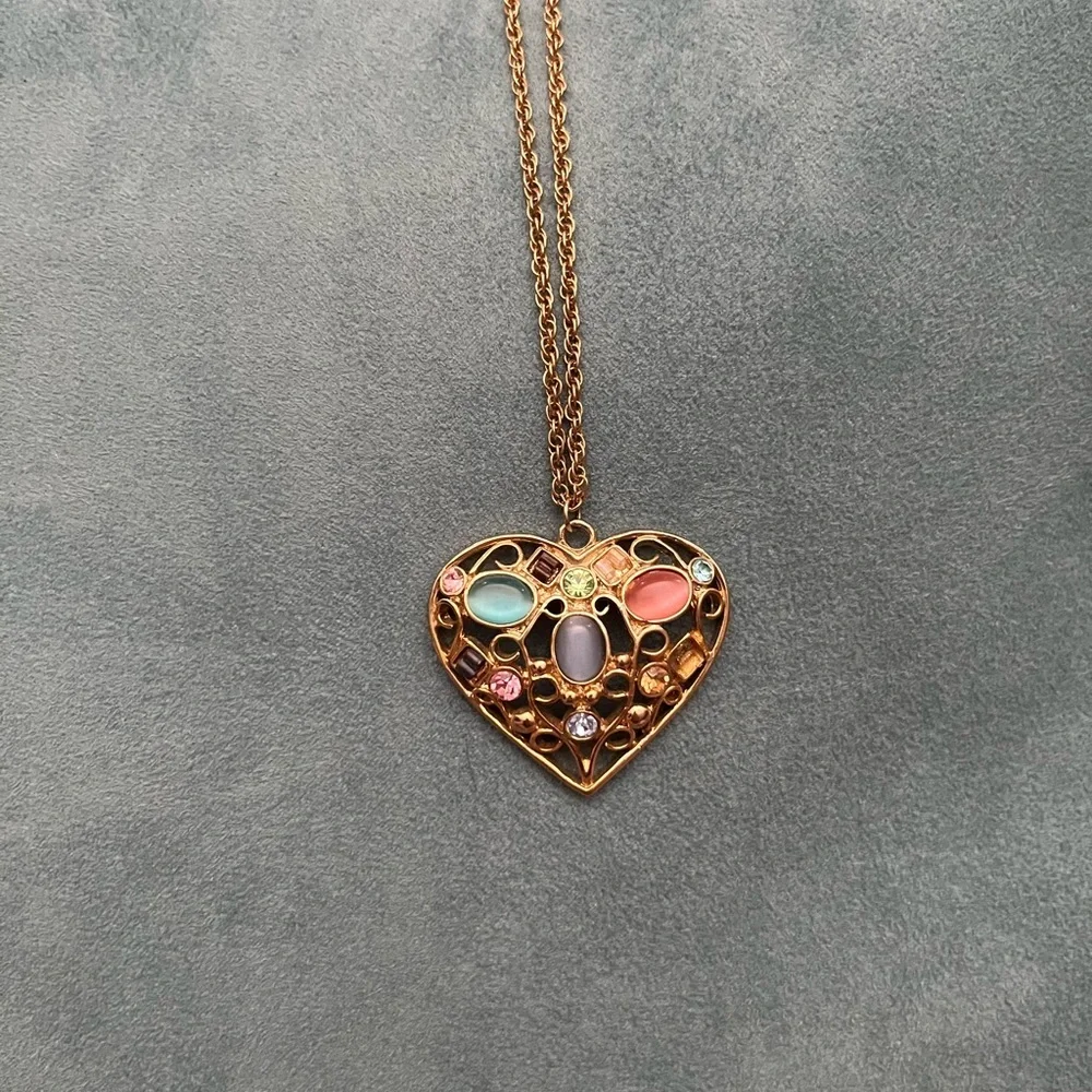 Ornate gold heart gemstone necklace